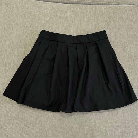 Black Pleated Button Asymmetrical Skort - Picture 13 of 15